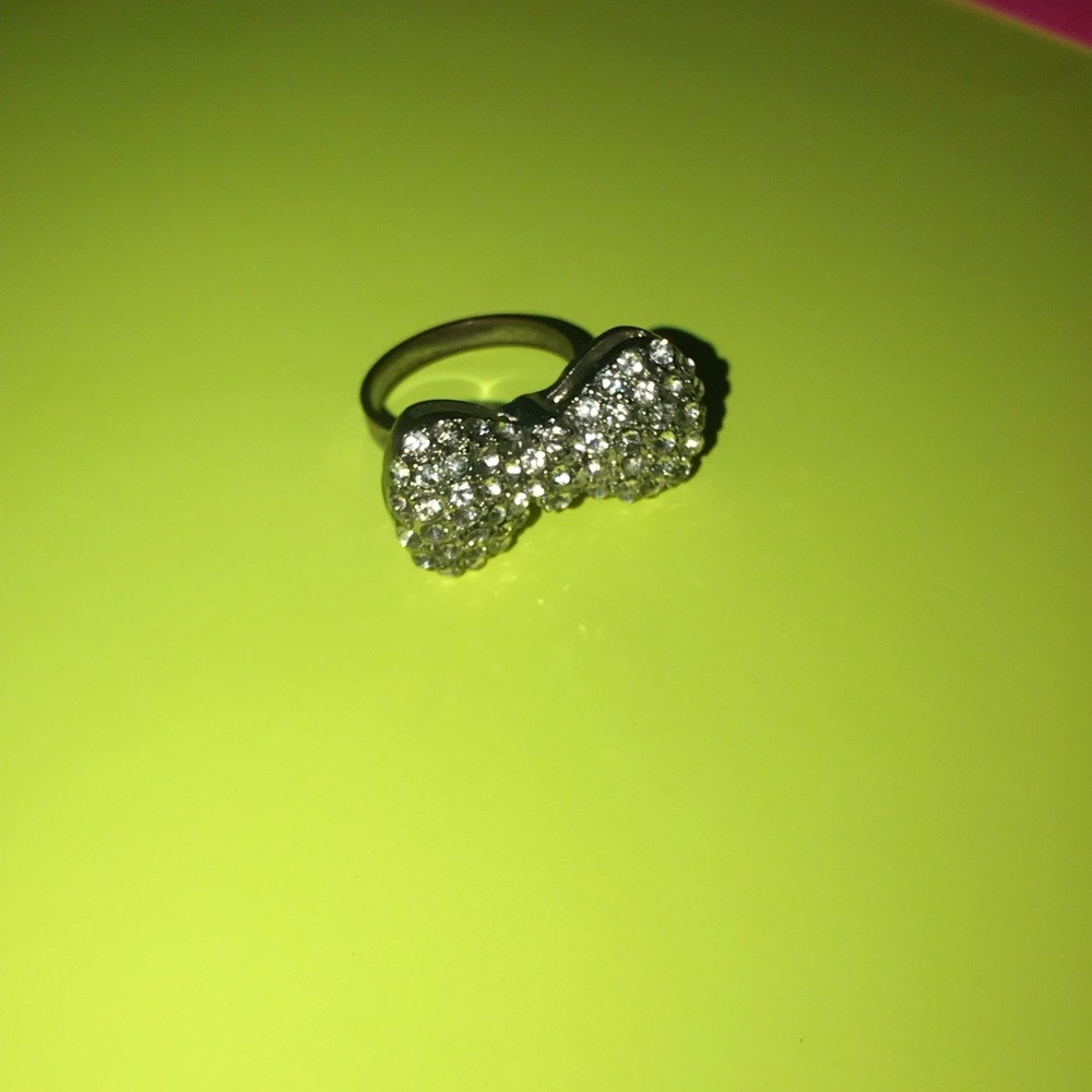 big bow ring - Picture 2 of 3
